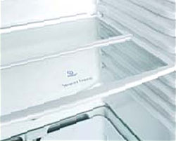 Составная полочка в холодильнике Indesit