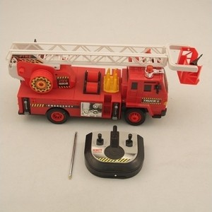 Радиоуправляемая пожарная машина Rui Feng Fire Engine Truck 27Mhz - фото 2