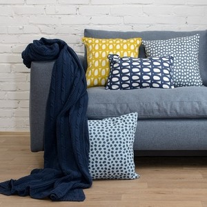 фото Чехол для подушки с принтом twirl темно-синего цвета 30х50 tkano cuts&pieces (tk18-cc0005)