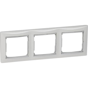 

Рамка Legrand 3-постовая Valena белая/серебряный штрих 770493, 3-постовая Valena белая/серебряный штрих 770493