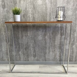 

Напольная консоль Akur Loft Wington 1200 металлокаркас хромированный декор орех, Loft Wington 1200 металлокаркас хромированный декор орех
