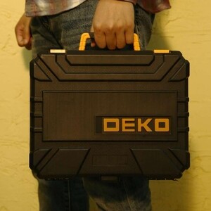 Аккумуляторная отвертка Deko DKS4FU-Li с набором инструментов 112 предметов