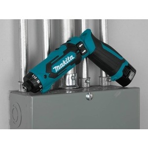 Аккумуляторная отвертка Makita DF012DSE